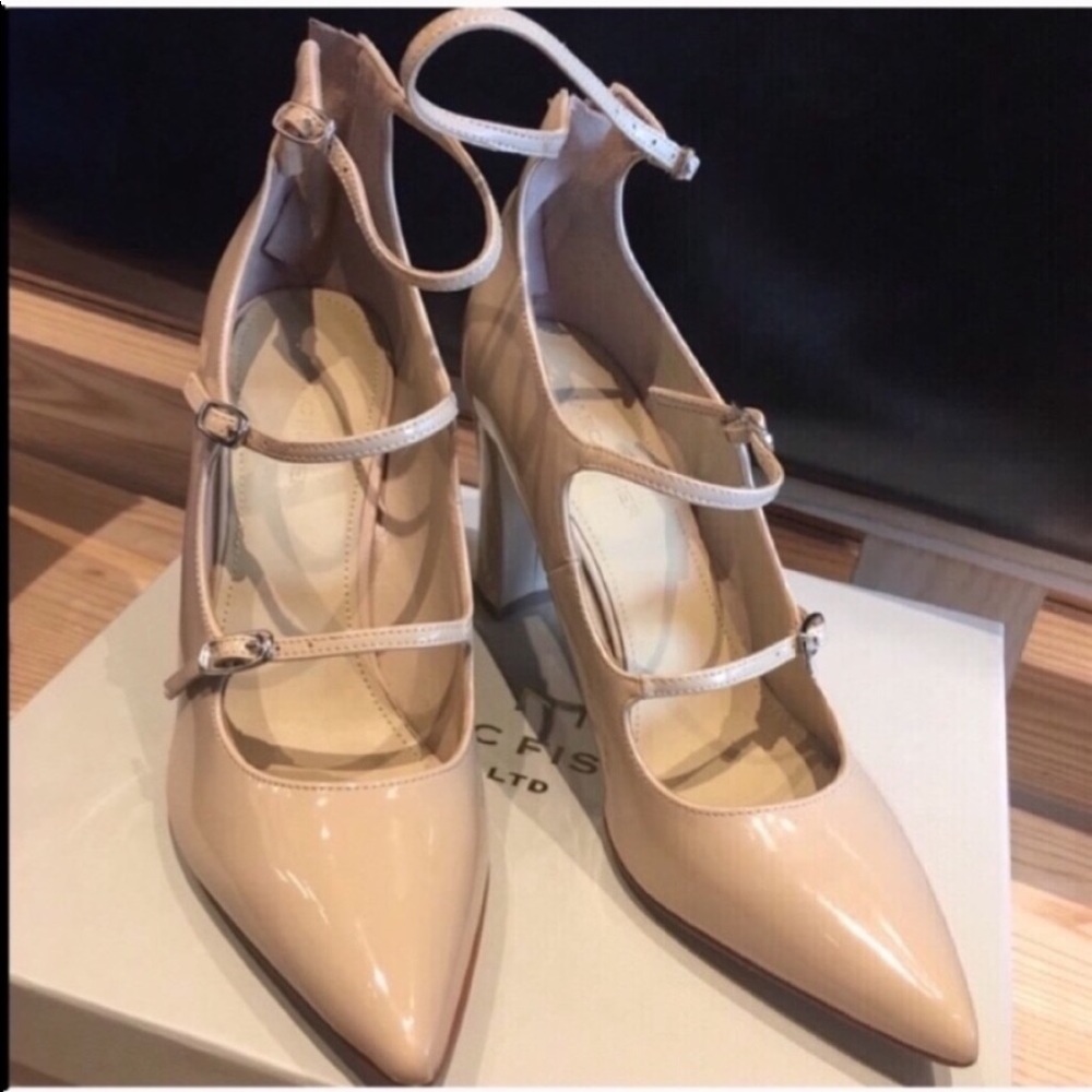 🆕 *LAST ONE! 5.5* MARC FISHER Dabney patent heels